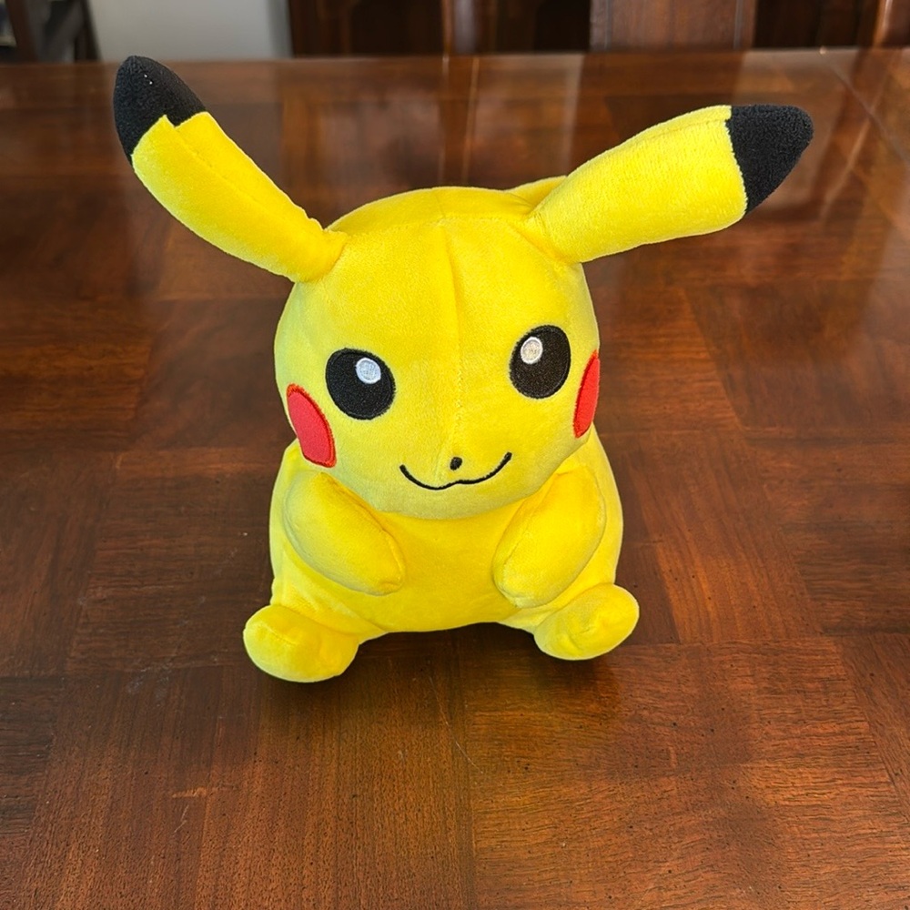 Tomy Pokémon Pikachu 8" Plush Toy